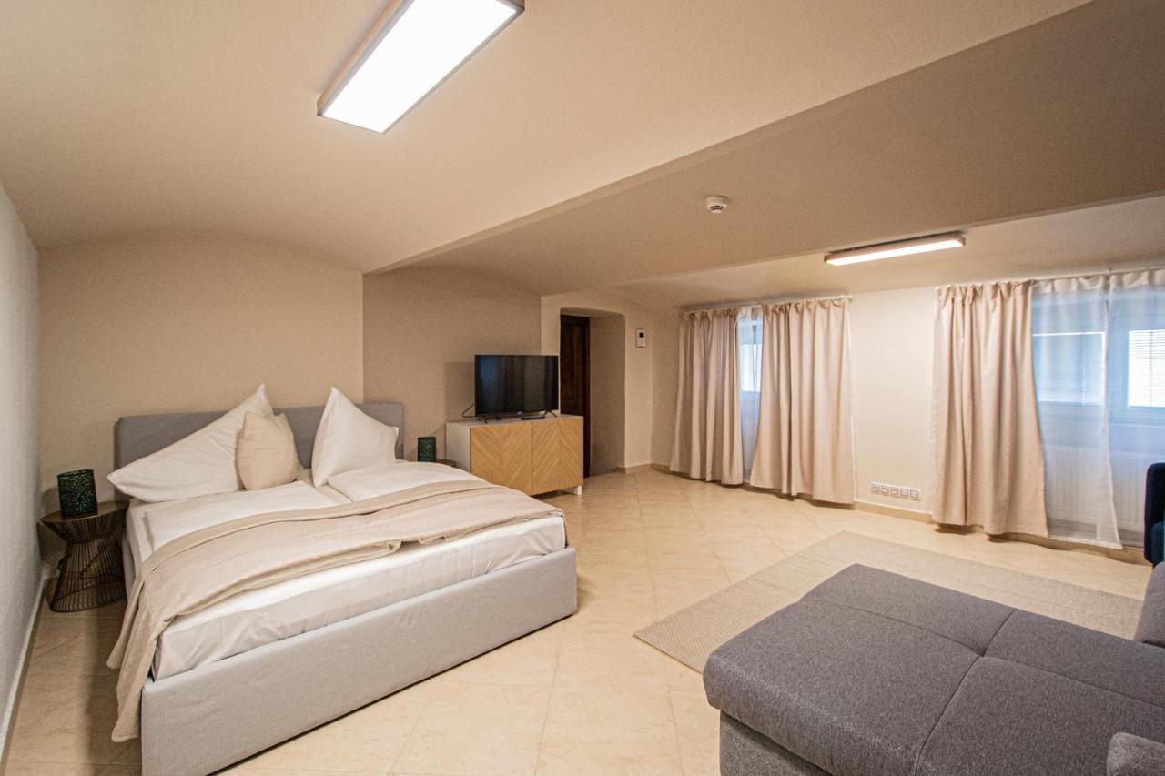 Modern And Spacious In Center Prague